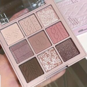 Natural colors eyeshadow palette
